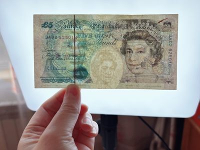 全场一元起拍 各国纸币专场 第43期 英国1990年5镑纸币 号码无347 有孔