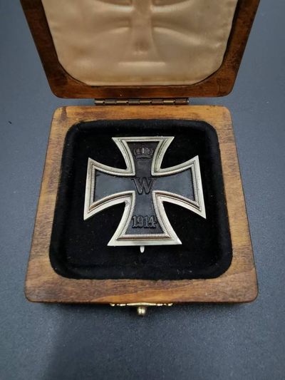 老王徽章拍卖第十七期 - 帝德1914版一级铁十字勋章  铁质核心，三片式结构，稀少订制木盒