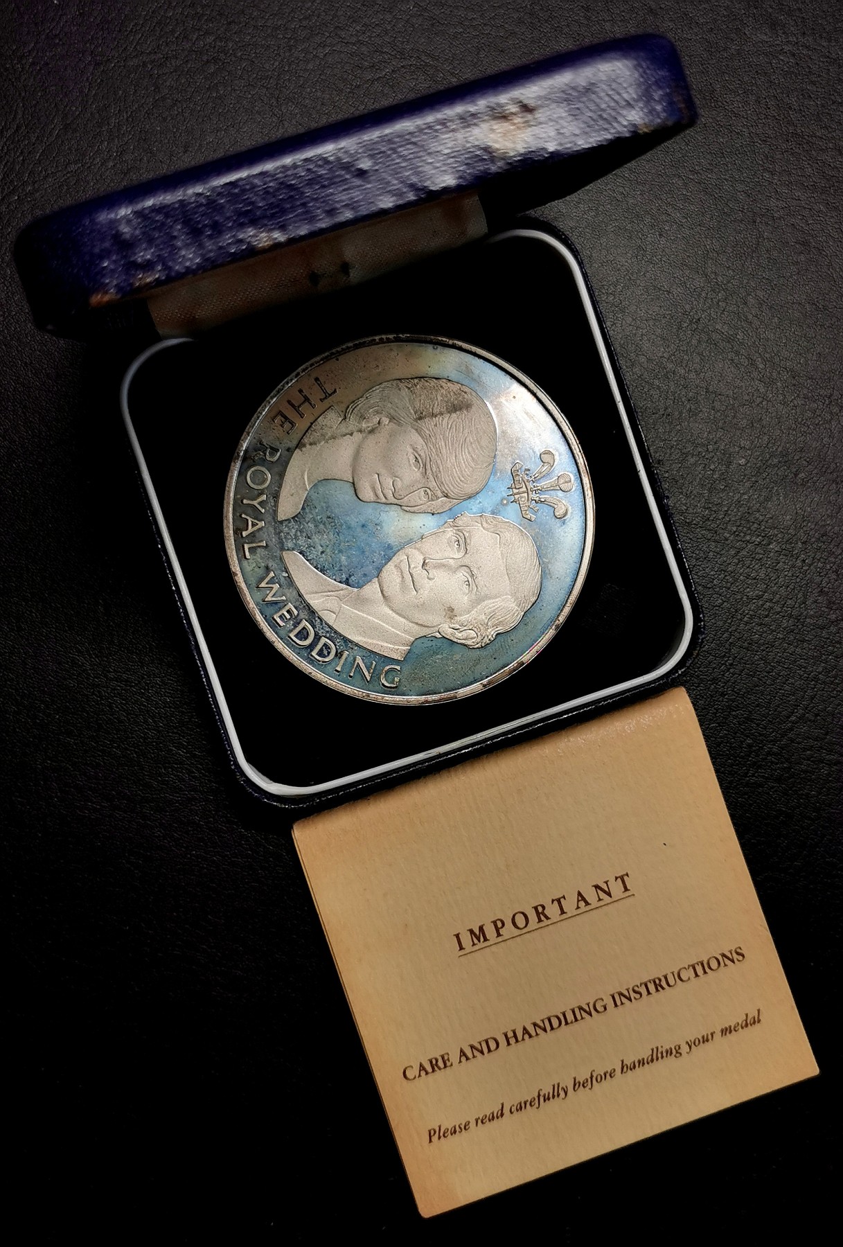 凡希社世界钱币微拍第二百五十六期 1981英国查尔斯戴安娜大婚纪念大银章原盒证书！