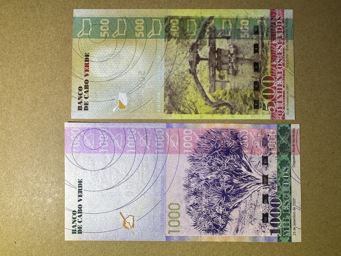 《张总收藏》128期-精品裸币专场 佛得角500、1000埃斯库多2张 UNC 2007年