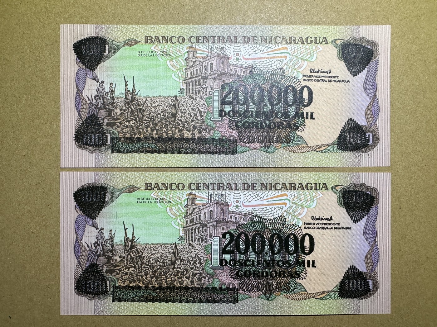 《张总收藏》128期-精品裸币专场 尼加拉瓜200000元2张 UNC 1985年加盖版