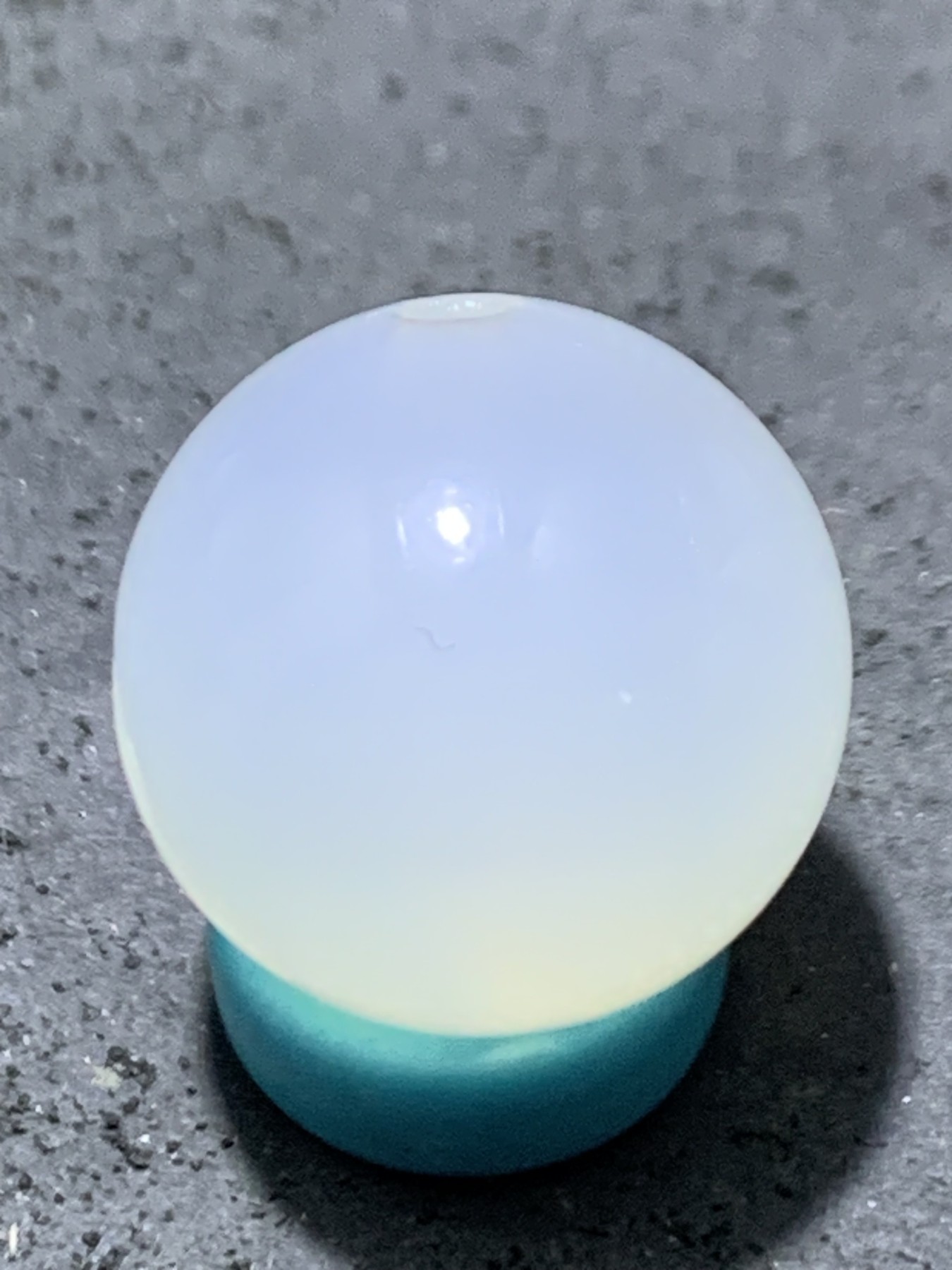 精美高玉化亚光海洋玉髓手工俏色巧雕雄鹰圆珠一个！