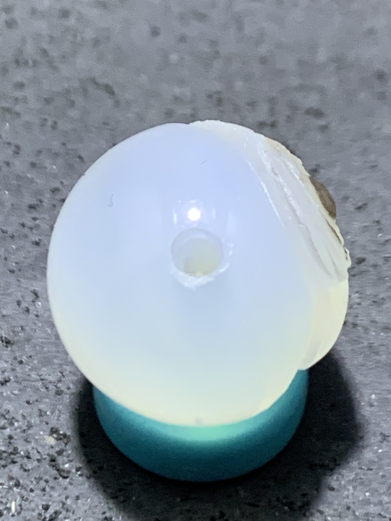 精美高玉化亚光海洋玉髓手工俏色巧雕雄鹰圆珠一个！