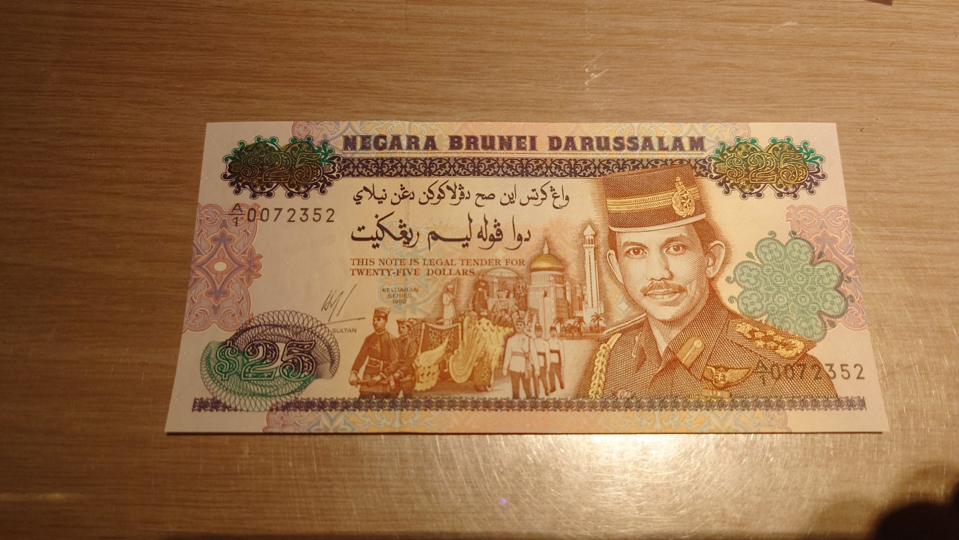 【世界钱币】精选微拍第87期暨2023年第三十四期 裸钞专场 1992年文莱25林吉特纪念钞 全新绝品无4尾号352