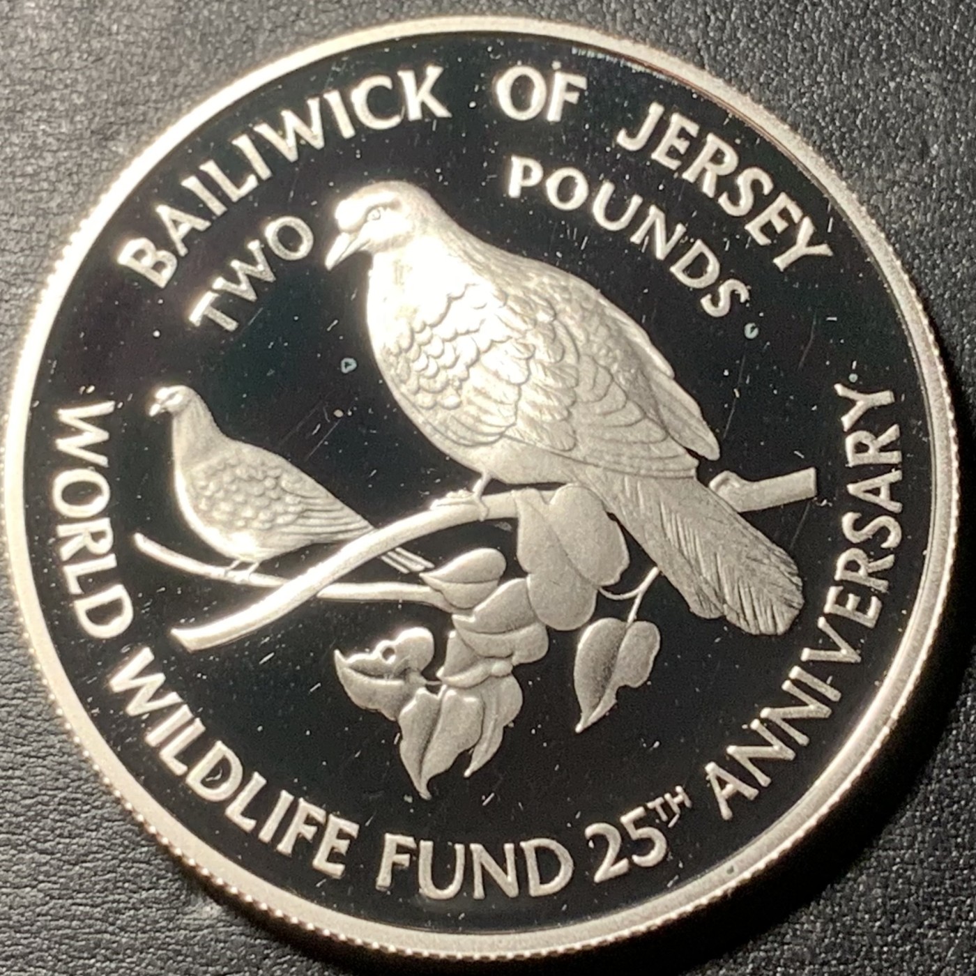 紫瑗钱币——第329期拍卖 泽西岛 1987年 WWF野生动物基金会25周年 白鸽 2磅 28.28克 0.925银 精制