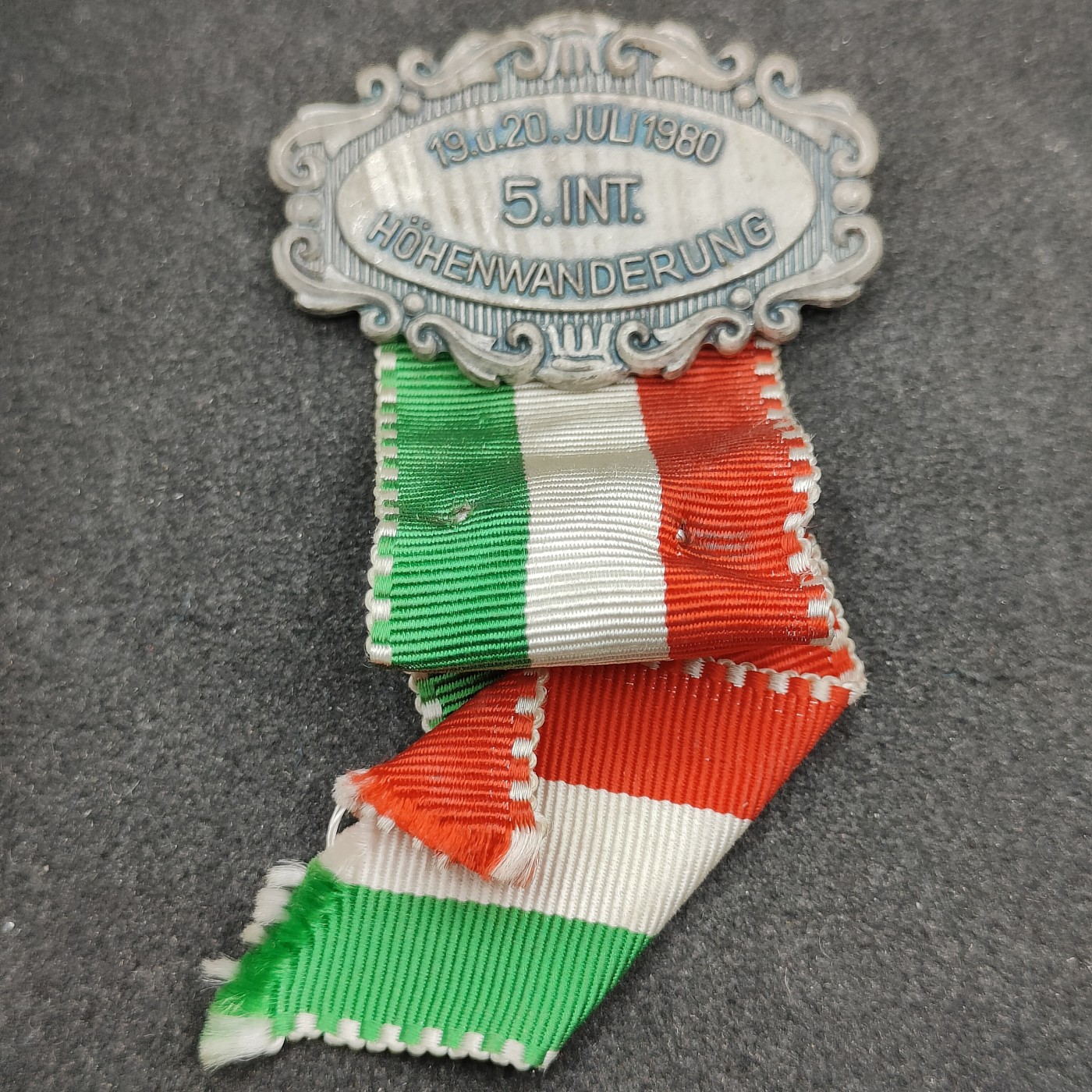 全场0元起拍 第114期 咸鱼国勋章拍卖专场 12月6日（周三）下午6：00开始 西德纪念章