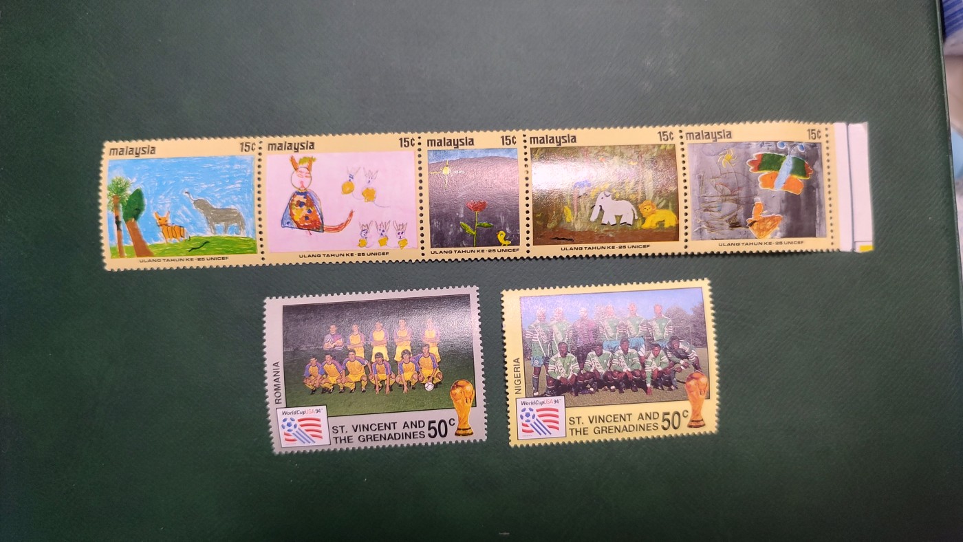 一月邮币社第十期拍卖国际邮票专场 马来西亚连票和圣文森特足球票
