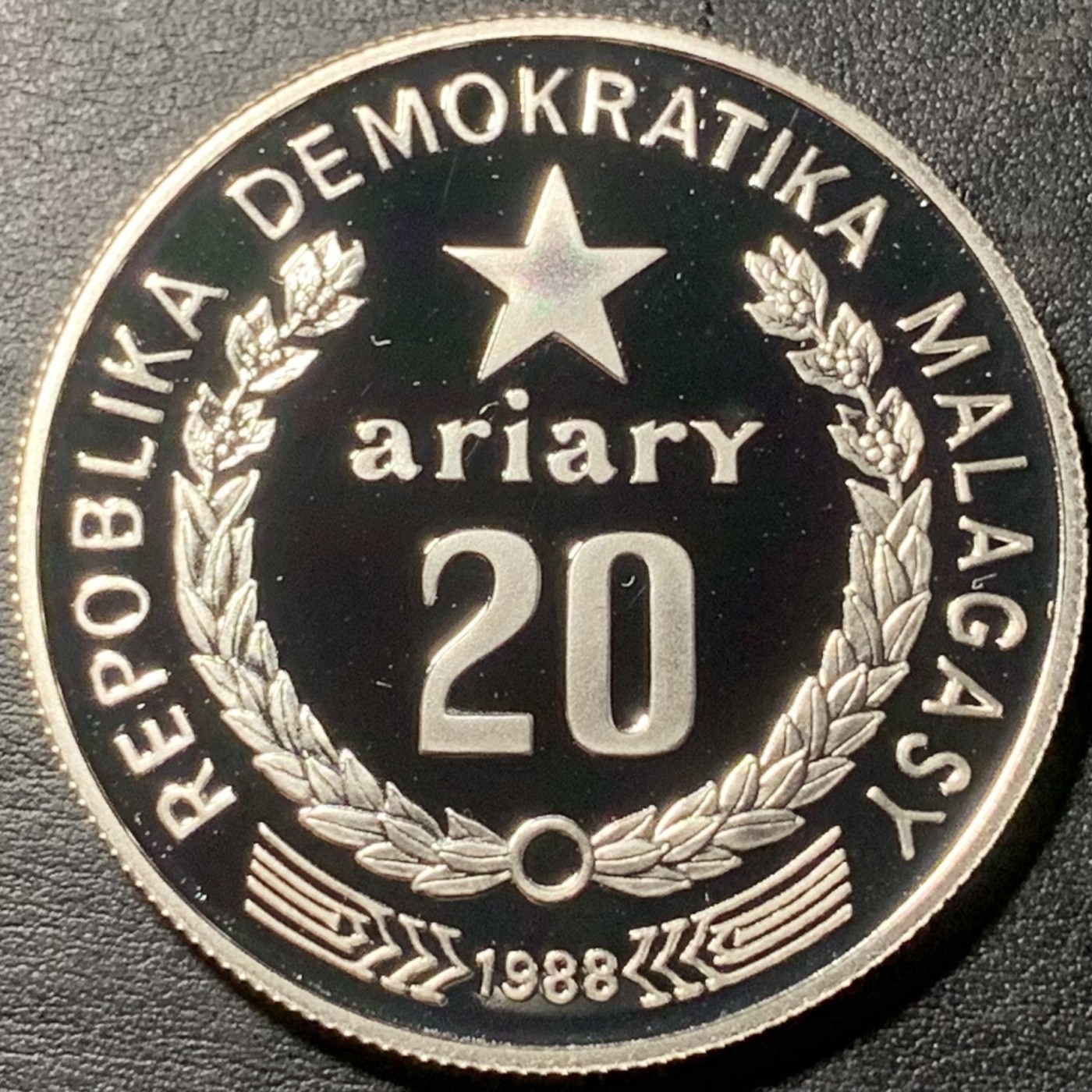 紫瑗钱币——第329期拍卖 马达加斯加 1988年 濒危野生动物 狐猴 20阿里 19.44克 0.925银 精制