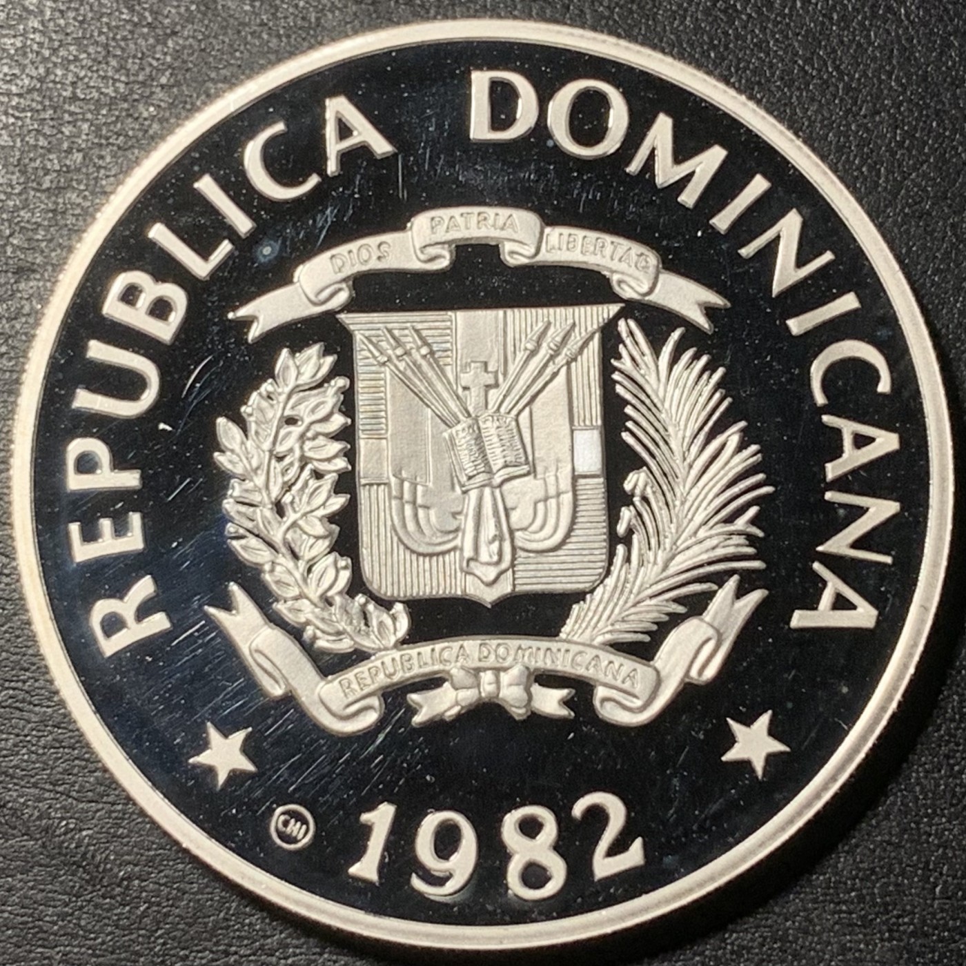 紫瑗钱币——第329期拍卖 多米尼加共和国 1982年 国际儿童年 10比索 23.32克 0.925银 精制