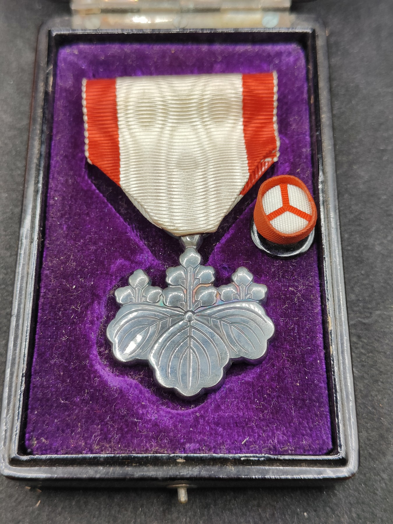 全场0元起拍 第114期 咸鱼国勋章拍卖专场 12月6日（周三）下午6：00开始 日本战时 八等白叶章银制带盒略