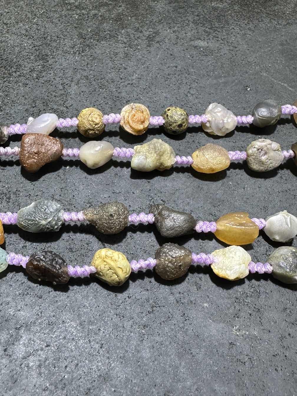 精美阿拉善青花筋脉石玛瑙项链一条，