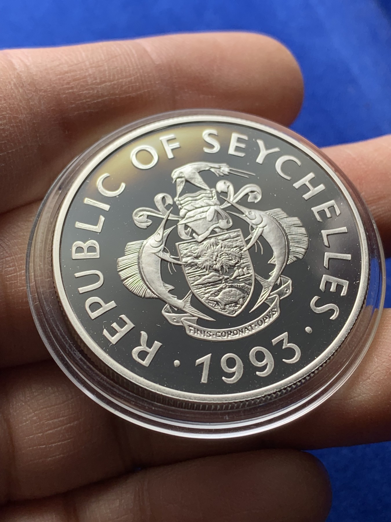 《竞宝斋》第221场-周日，周一 2场 (全场包邮) 塞舌尔群岛1993年伊丽莎白二世登基40周年精制纪念银币-25卢比 (1盎司)