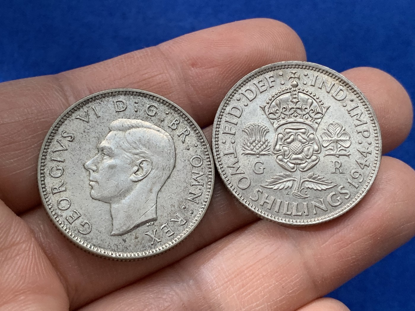 《竞宝斋》第221场-周日，周一 2场 (全场包邮) 两枚一组 英国1944年乔治六世2先令银币