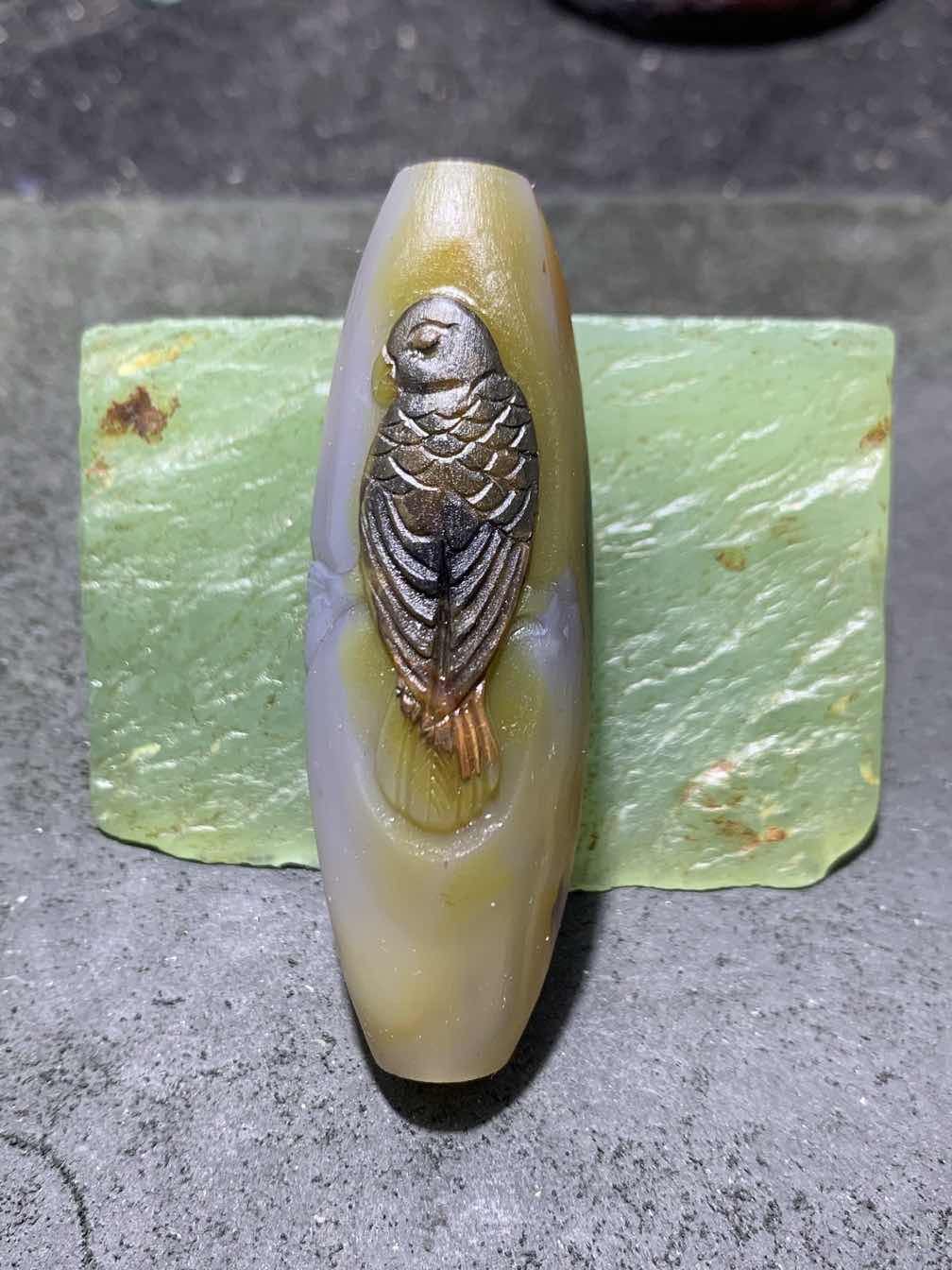 精美亚光高玉化巴西玛瑙手工俏色巧雕喜上眉梢大桶珠一个