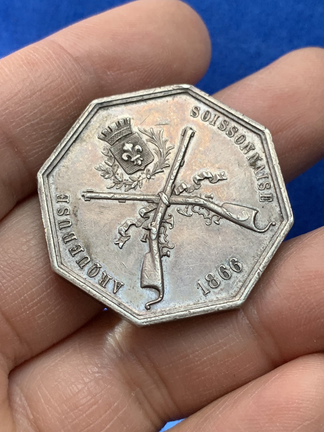 《竞宝斋》第221场-周日，周一 2场 (全场包邮) 法国步枪协会银章 稀有八角银质代币 33.7毫米 22.5克 边铭丰饶角1argent 盔甲粒粒可见