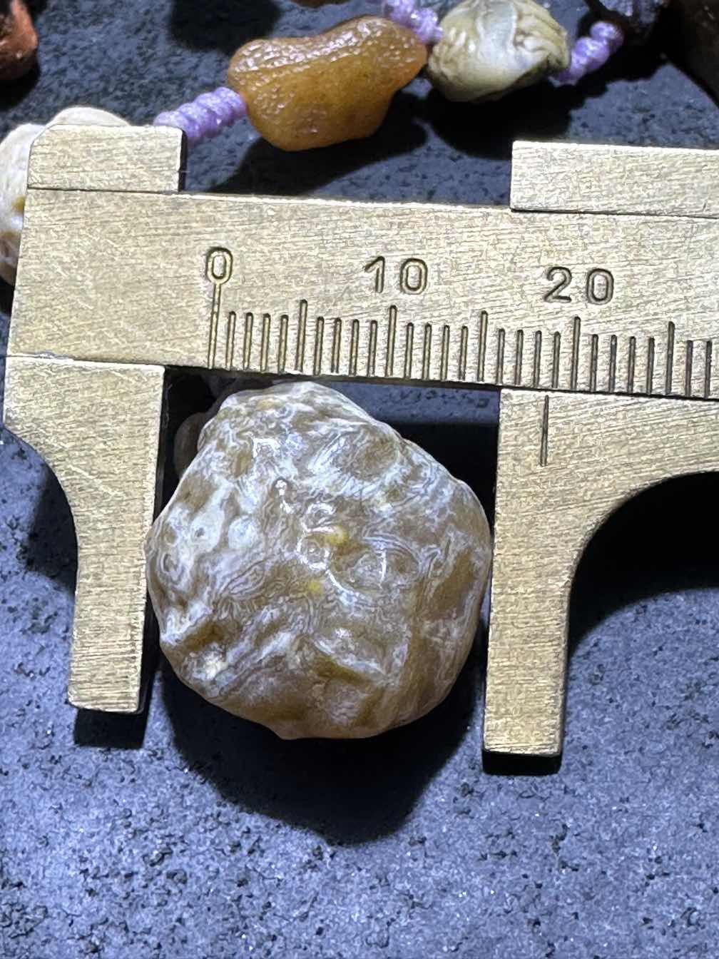 精美阿拉善青花筋脉石玛瑙项链一条，