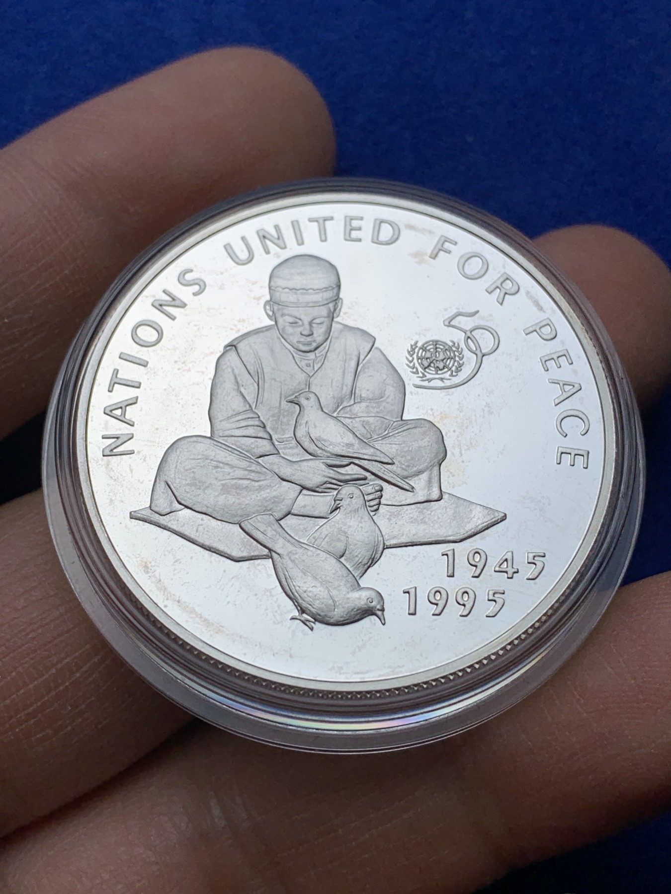 《竞宝斋》第221场-周日，周一 2场 (全场包邮) 阿富汗1995年纪念联合国成立50周年500阿富汗尼银币  925银  28.28克  38.61毫米 少见品种