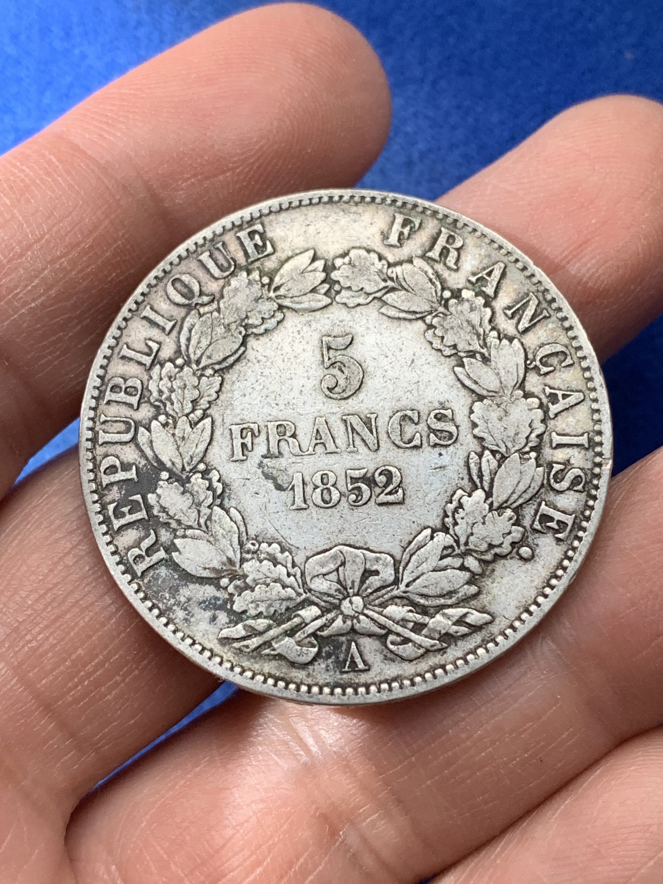 《竞宝斋》第221场-周日，周一 2场 (全场包邮) 法国 1852年拿破仑三世无冠版 5法郎 银币 原味包浆