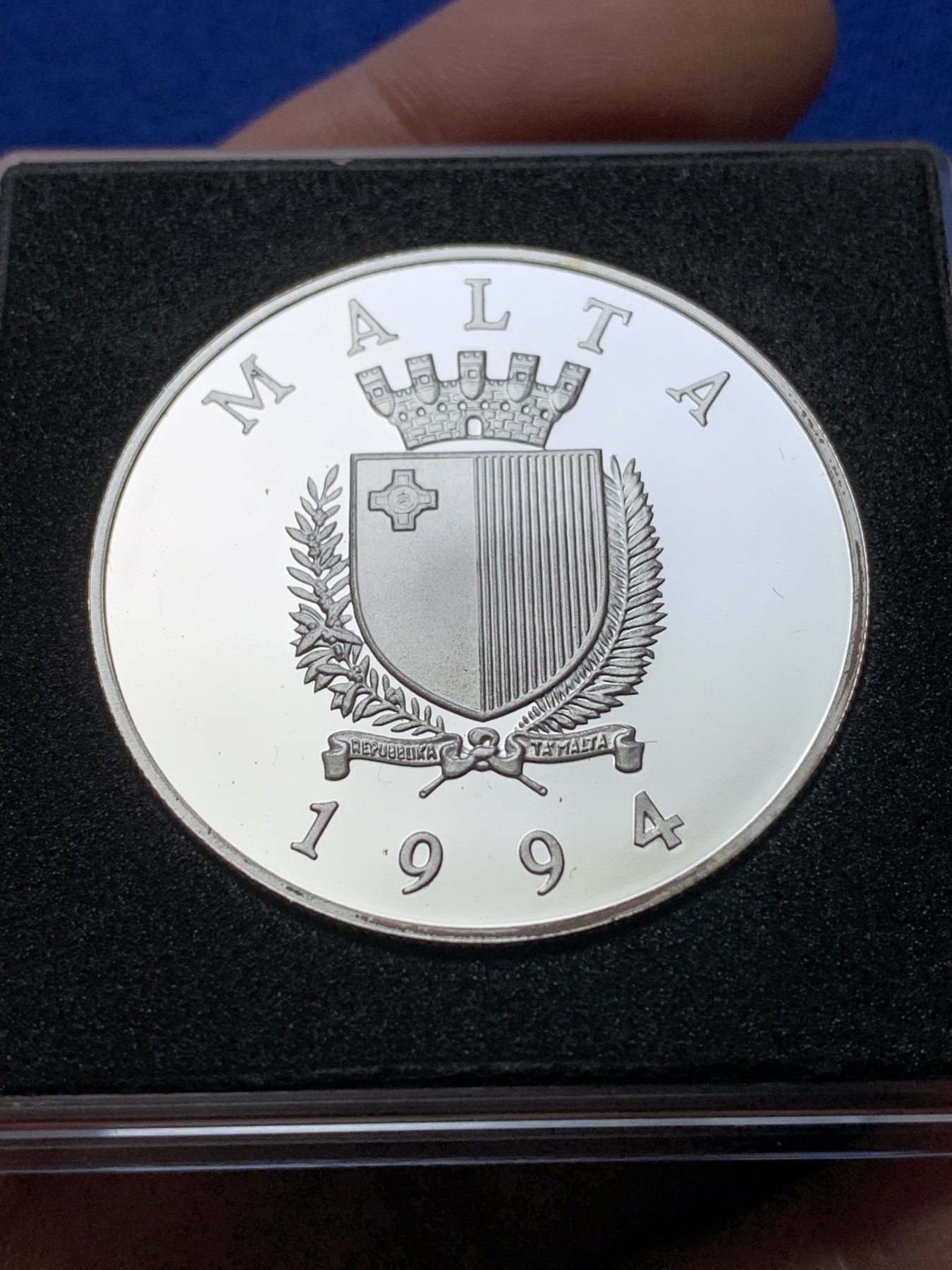 《竞宝斋》第221场-周日，周一 2场 (全场包邮) 马耳他1994年瓦莱塔战船精制银币-5元(1盎司，书价150美金)