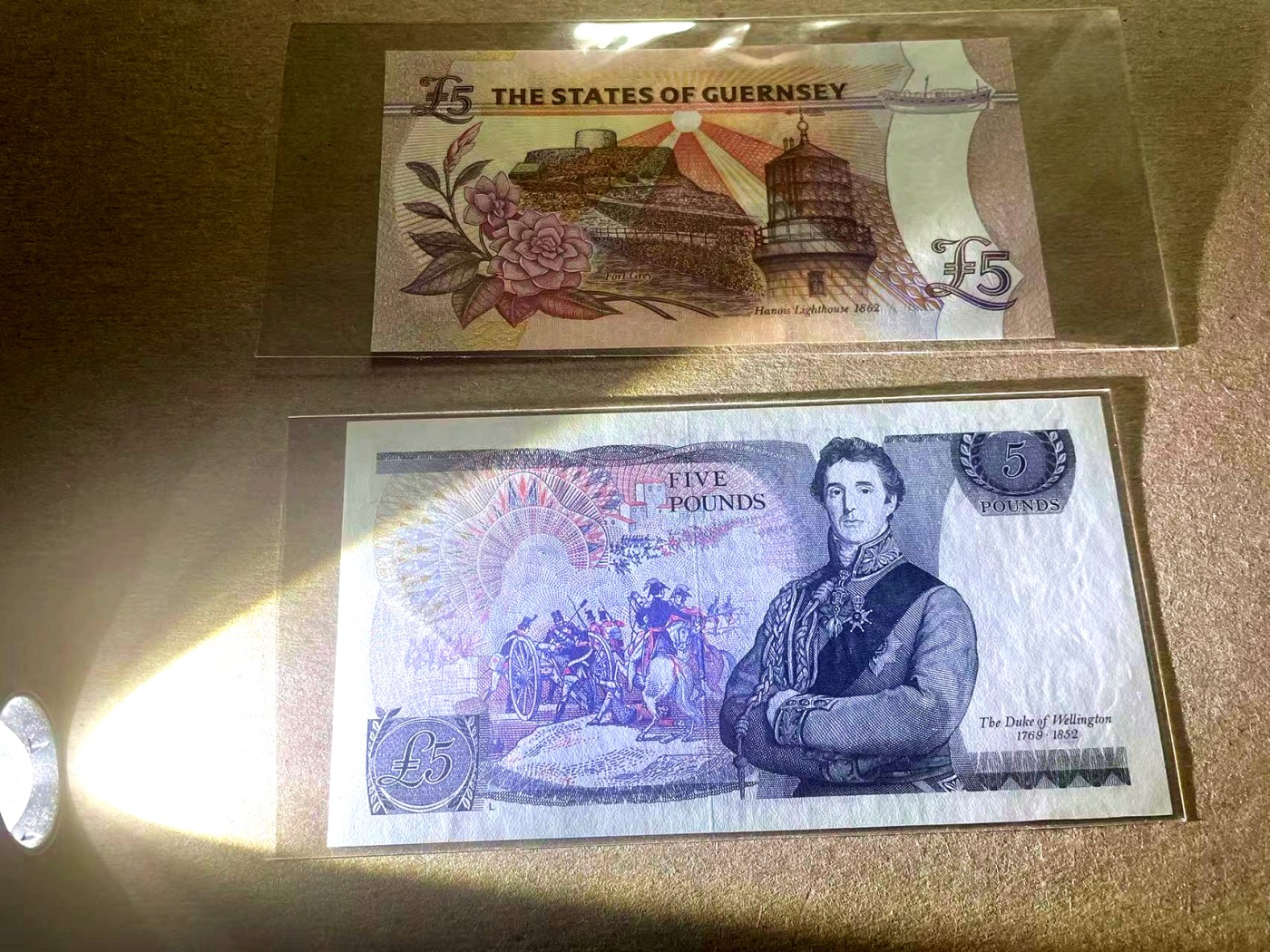 【Blue Auction】✨世界纸币精拍第401期【精】 【一组2张】根西 5镑女王 全新UNC&英国 D序列5镑 UNC-