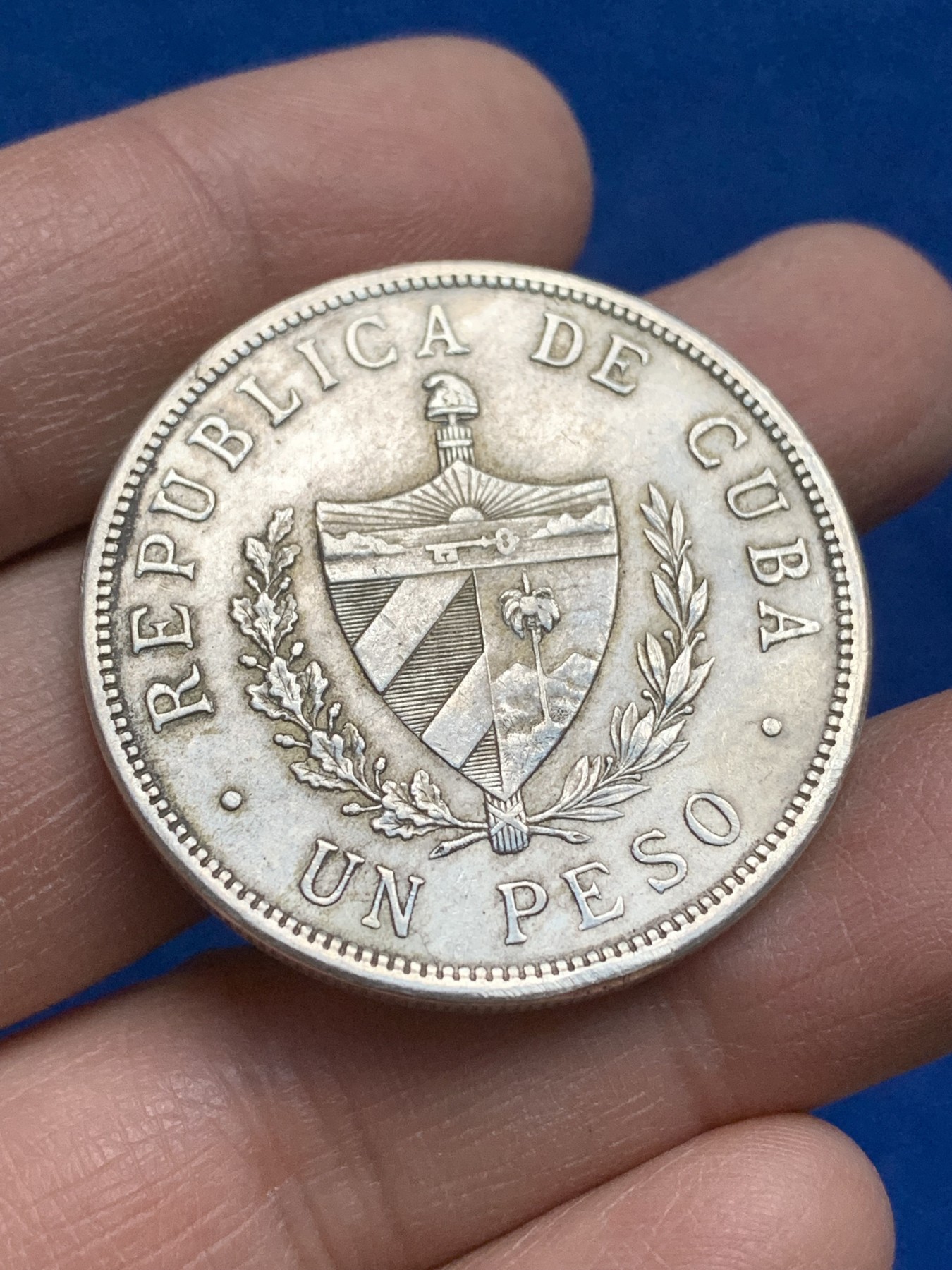 《竞宝斋》第221场-周日，周一 2场 (全场包邮) 古巴1934大五星1比索银币，原光带底光 状态不错。