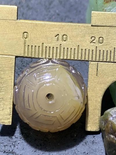 精美高润度冰皮糖心蒙料战国红玛瑙雕刻回纹2.0珠子一颗， 精美高润度冰皮糖心蒙料战国红玛瑙雕刻回纹2.0珠子一颗，