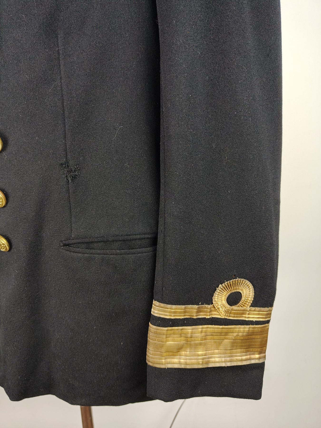 全场0元起拍 第114期 咸鱼国勋章拍卖专场 12月6日（周三）下午6：00开始 英国皇家海军将官上衣 带巴斯勋章略 ww2之星 意大利之星 胸围105 肩宽48 衣长72 袖长61 