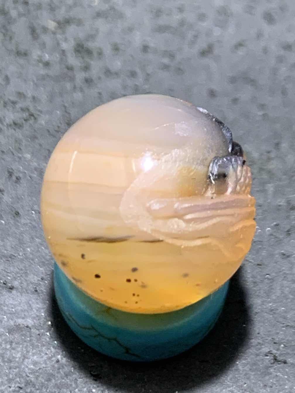 精美亚光高玉化巴西玛瑙手工俏色巧雕一叶孤舟意境圆珠一个