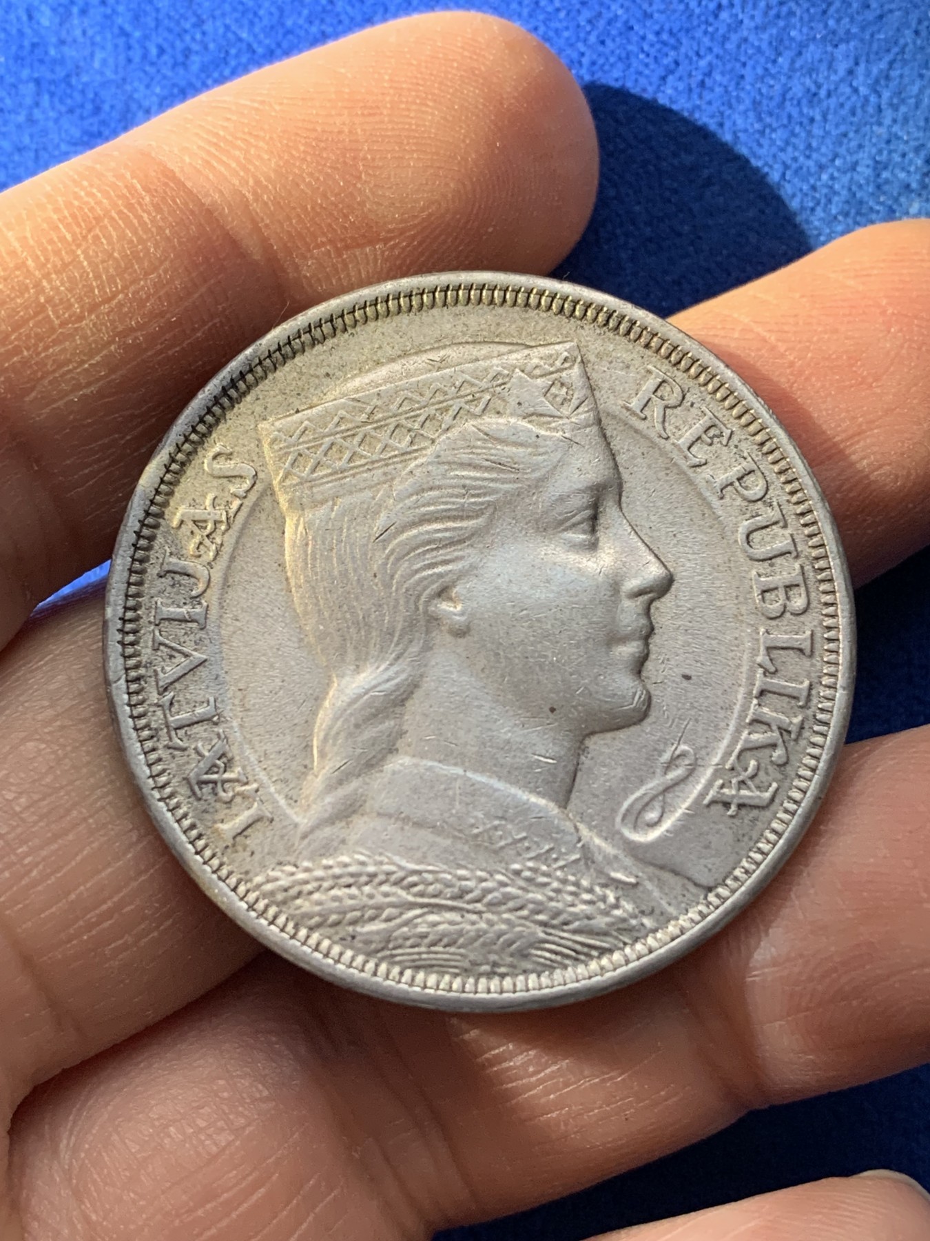 《竞宝斋》第221场-周日，周一 2场 (全场包邮) 拉脱维亚1931年5拉特谷物女神银币