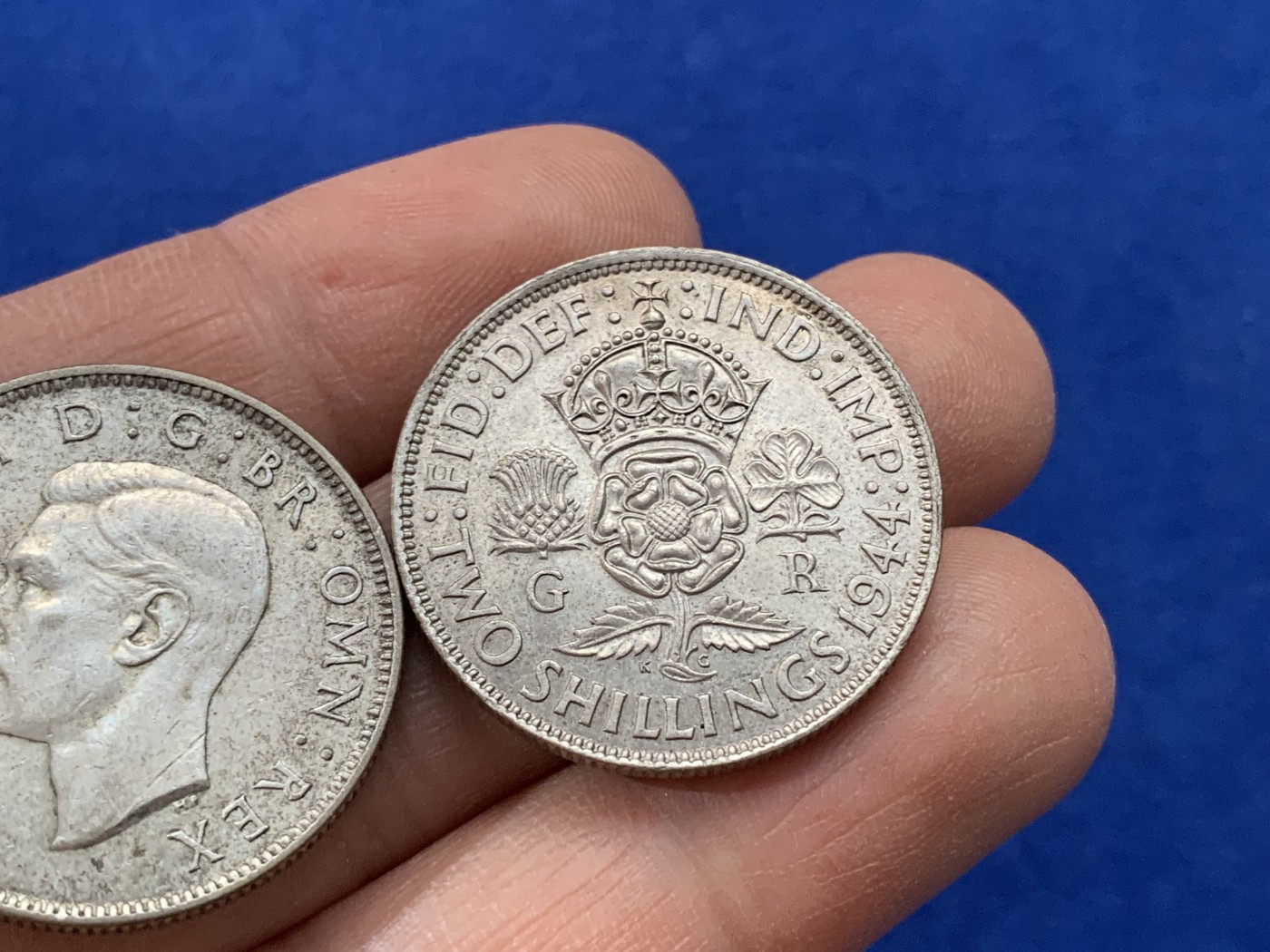 《竞宝斋》第221场-周日，周一 2场 (全场包邮) 两枚一组 英国1944年乔治六世2先令银币