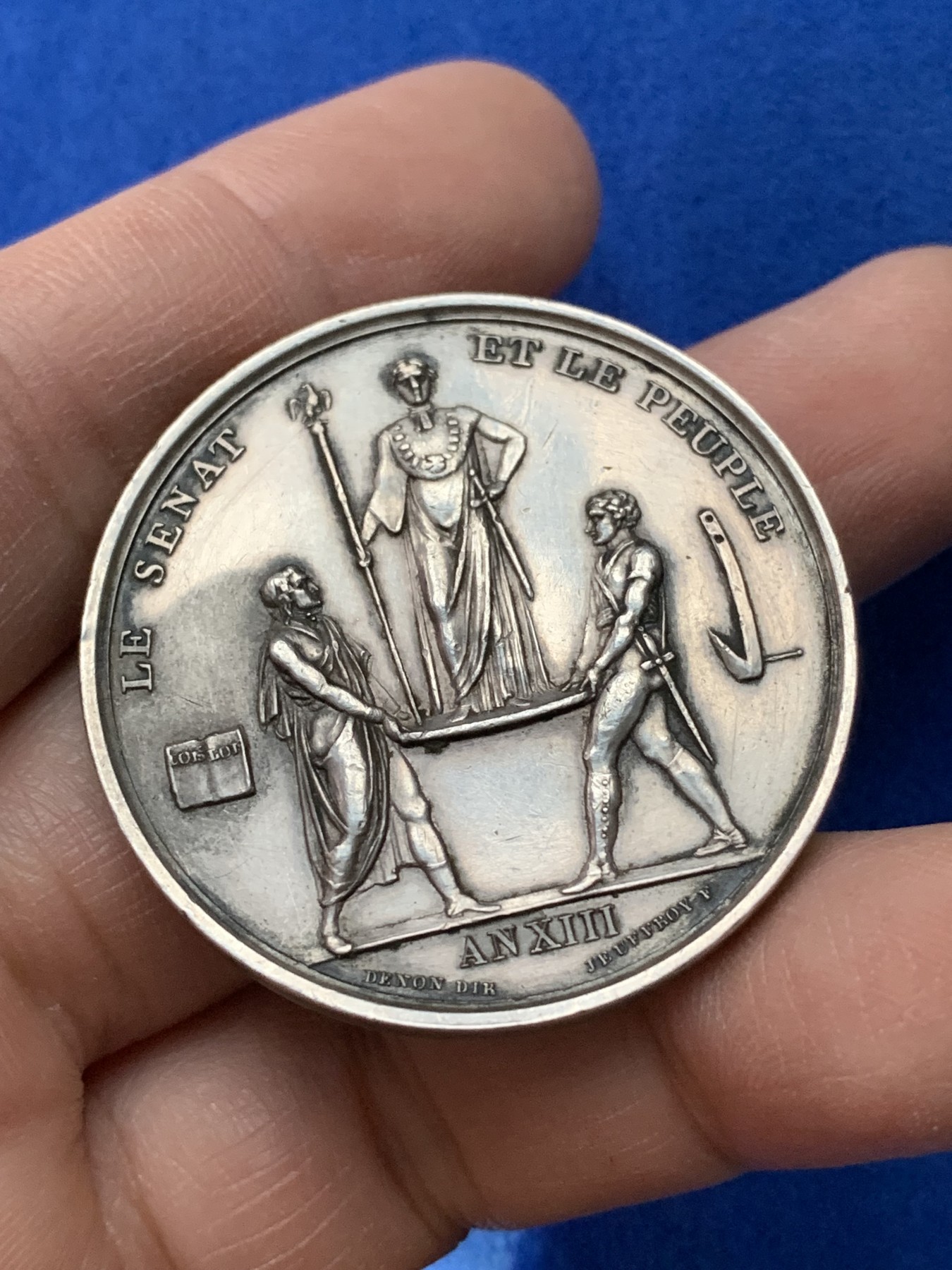 《竞宝斋》第221场-周日，周一 2场 (全场包邮) 1804法国拿破仑一世加冕银章 原铸 40.1毫米 30.4克 早期无边铭