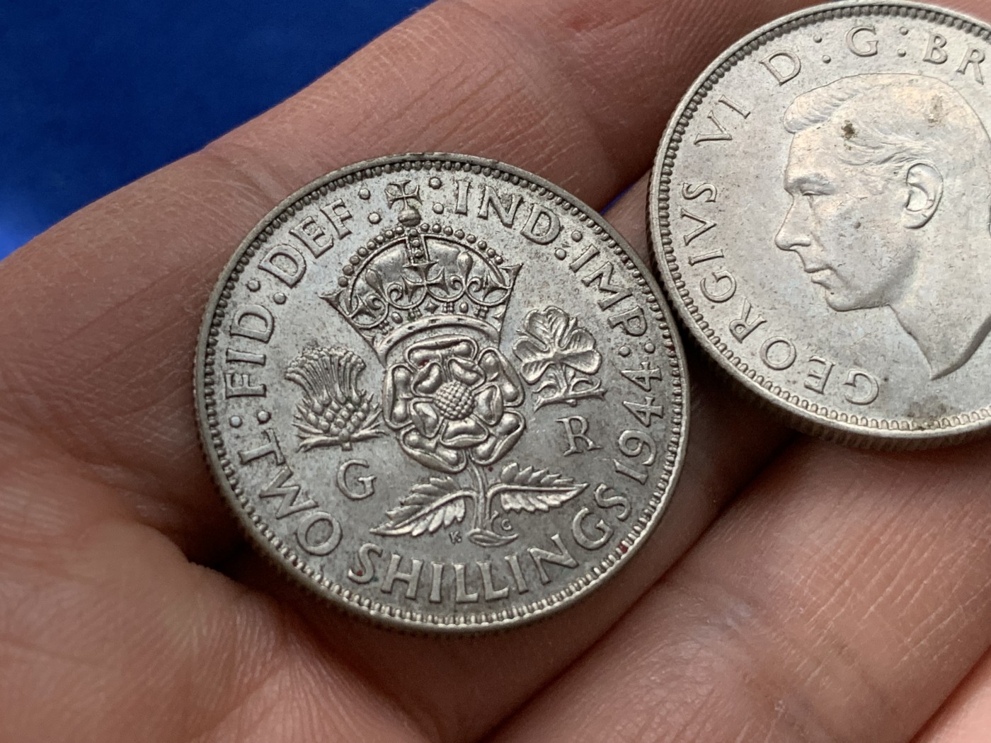 《竞宝斋》第221场-周日，周一 2场 (全场包邮) 两枚一组 英国1944年乔治六世2先令银币