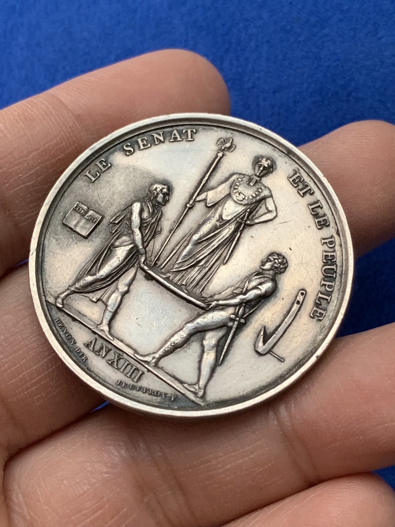 《竞宝斋》第221场-周日，周一 2场 (全场包邮) 1804法国拿破仑一世加冕银章 原铸 40.1毫米 30.4克 早期无边铭