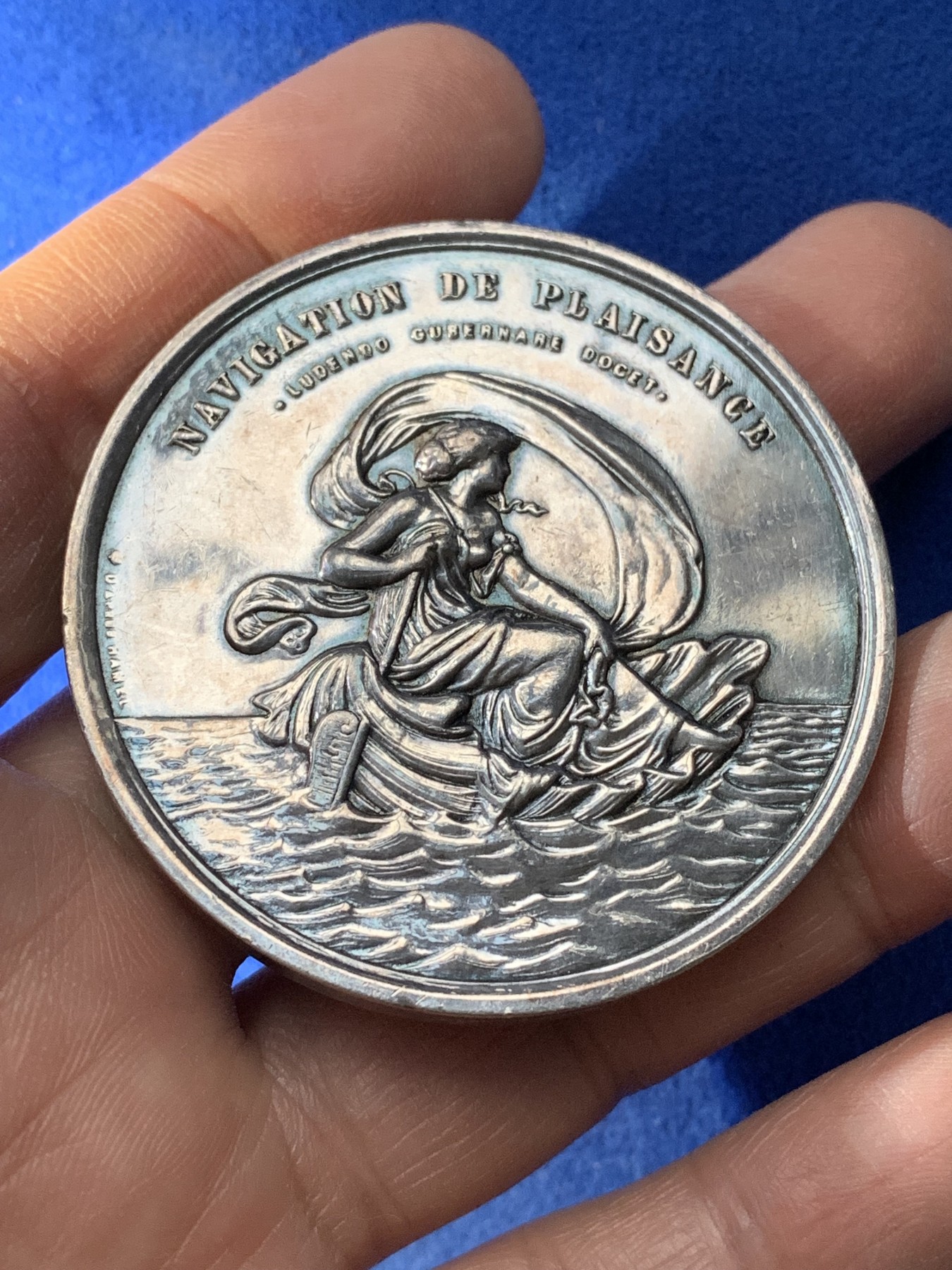 《竞宝斋》第221场-周日，周一 2场 (全场包邮) 法国游艇俱乐部百年纪念镀银铜章 50.6毫米 71克 边铭丰饶角Bronze