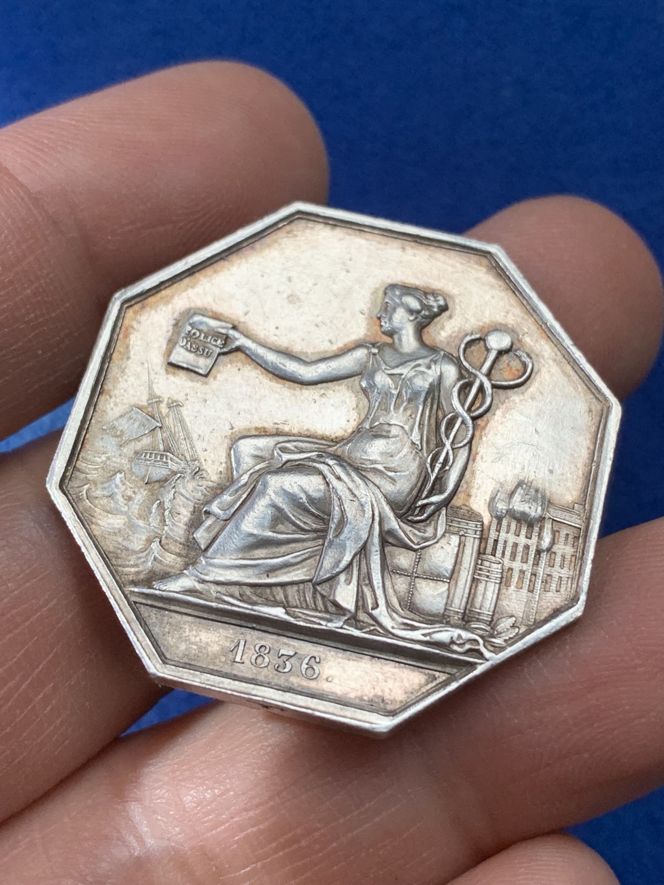 《竞宝斋》第221场-周日，周一 2场 (全场包邮) 法国1836女神八角银质代币，17.8g，34.6mm，神灯边铭，规格挺大，细节丰富