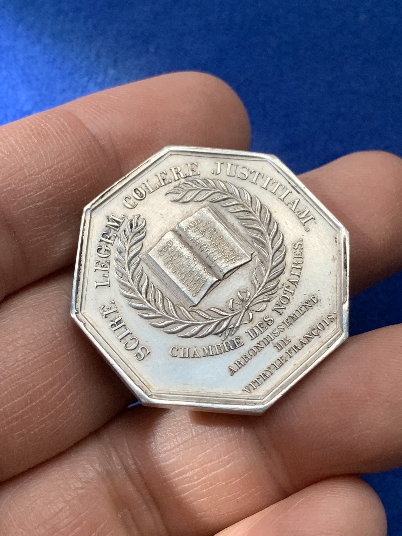 《竞宝斋》第221场-周日，周一 2场 (全场包邮) 法国1860-1879公证人八角银质代币，32.2mm，17.4克！蜜蜂银标边铭