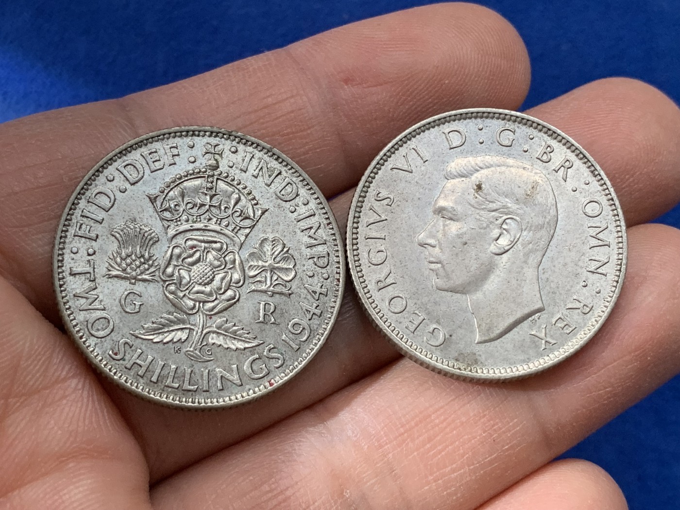 《竞宝斋》第221场-周日，周一 2场 (全场包邮) 两枚一组 英国1944年乔治六世2先令银币