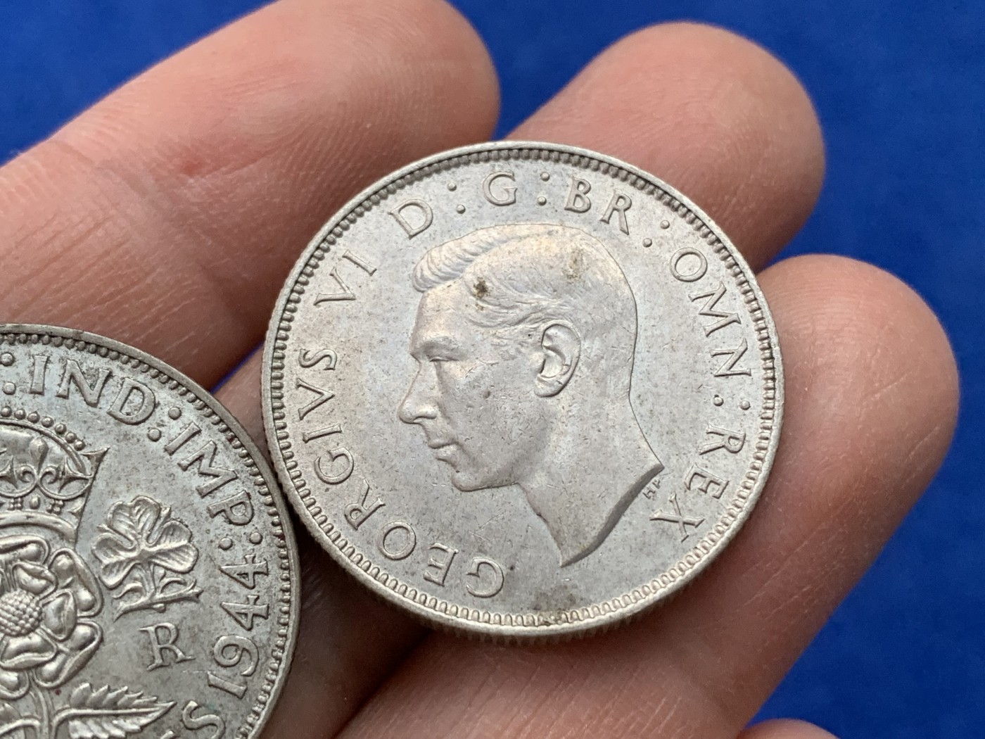 《竞宝斋》第221场-周日，周一 2场 (全场包邮) 两枚一组 英国1944年乔治六世2先令银币