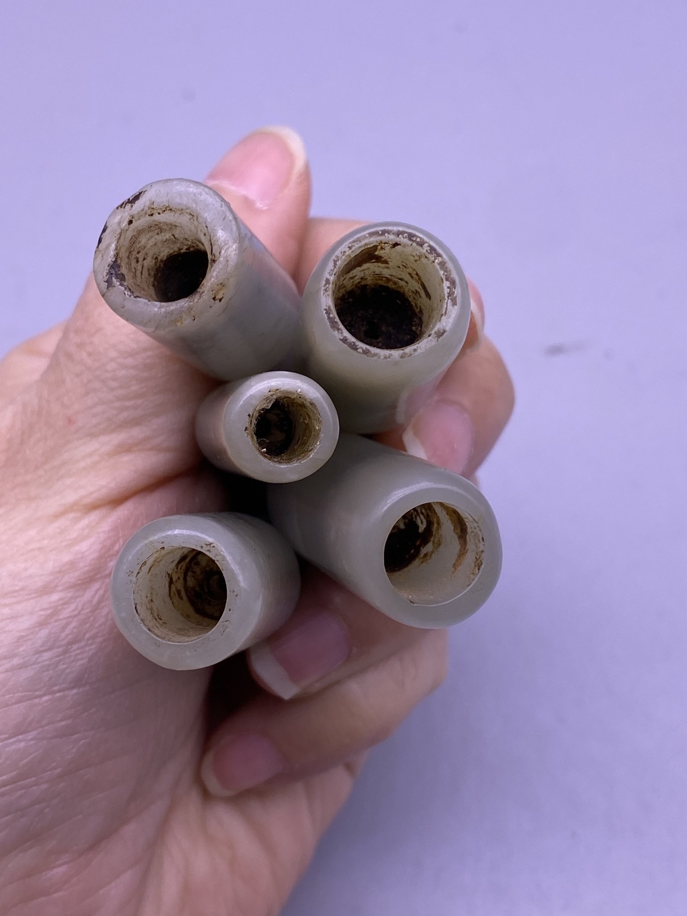 和田玉烟嘴5个，尺寸4.4-5.9厘米，品相如图，1200包快递