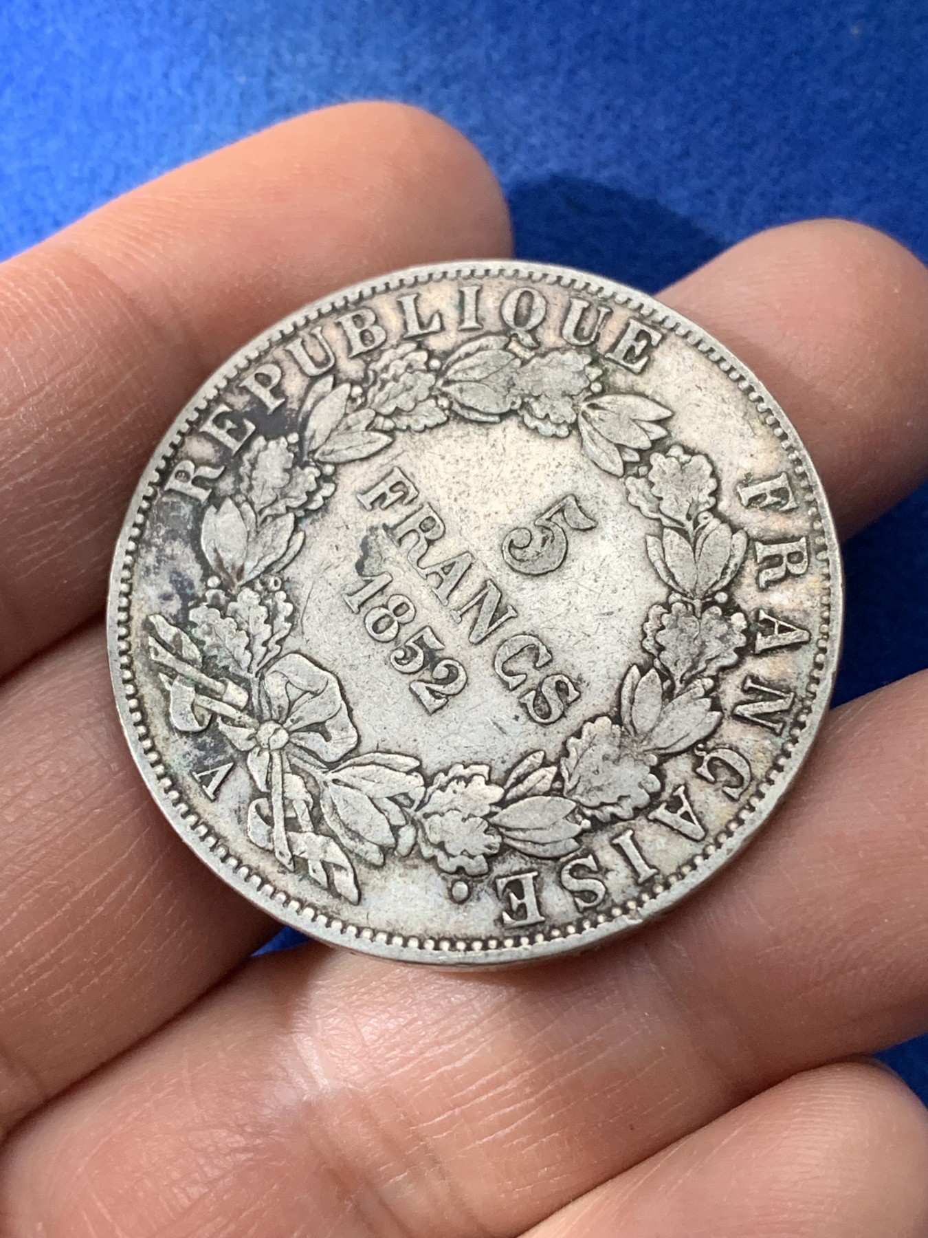 《竞宝斋》第221场-周日，周一 2场 (全场包邮) 法国 1852年拿破仑三世无冠版 5法郎 银币 原味包浆