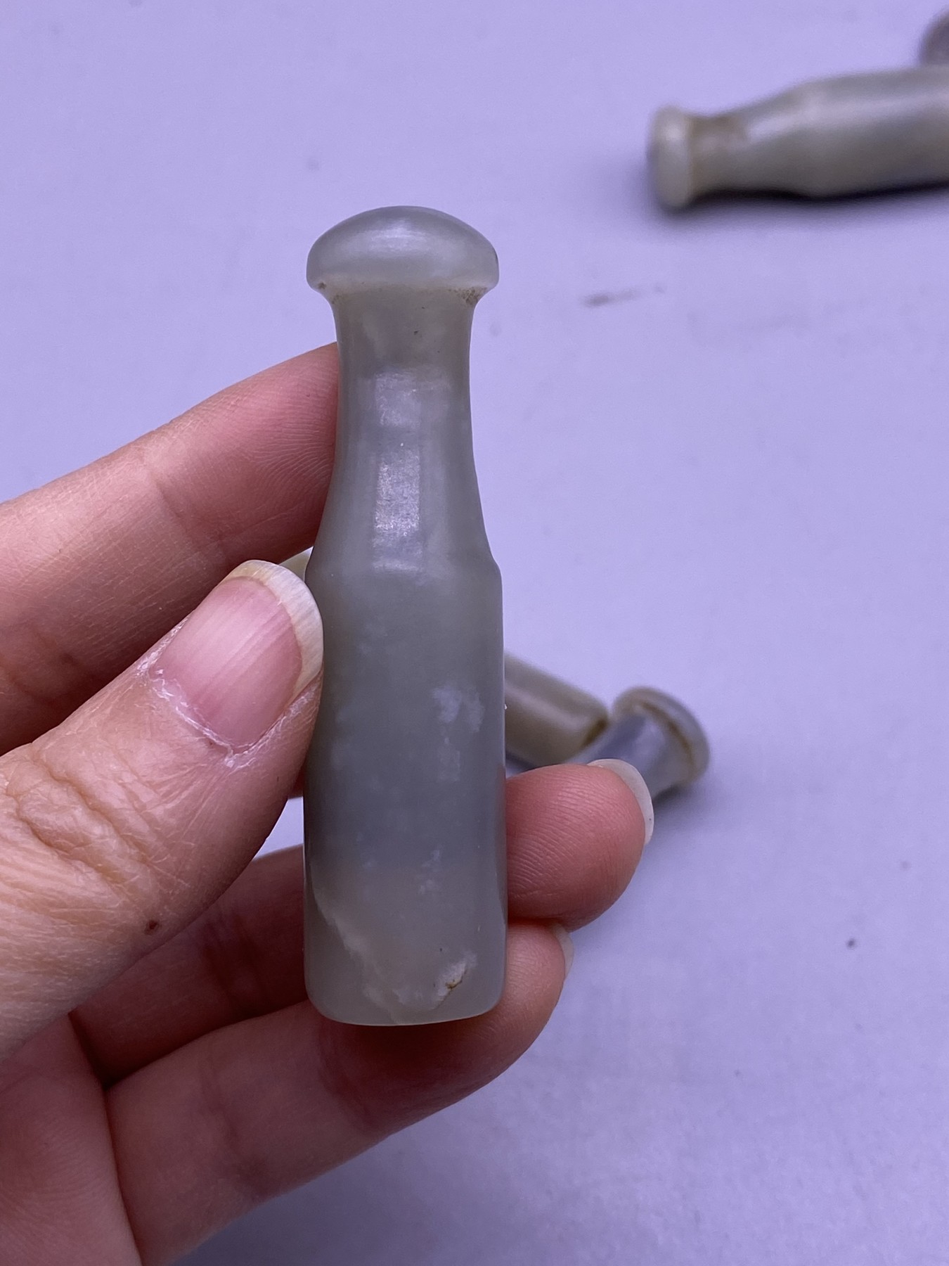 和田玉烟嘴5个，尺寸4.4-5.9厘米，品相如图，1200包快递