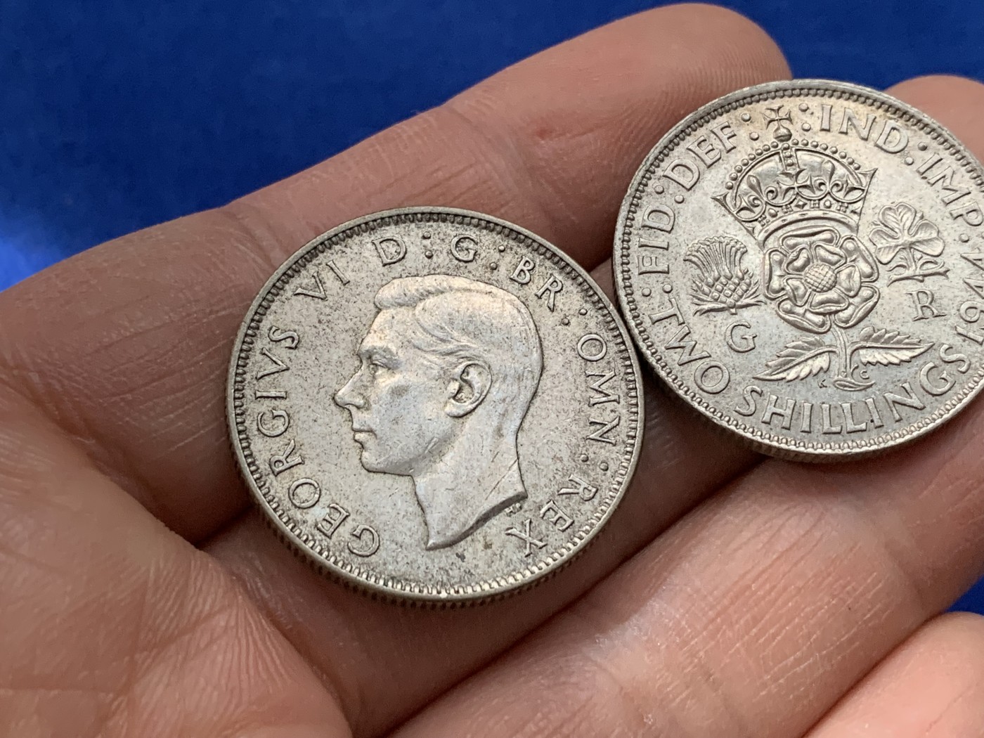 《竞宝斋》第221场-周日，周一 2场 (全场包邮) 两枚一组 英国1944年乔治六世2先令银币