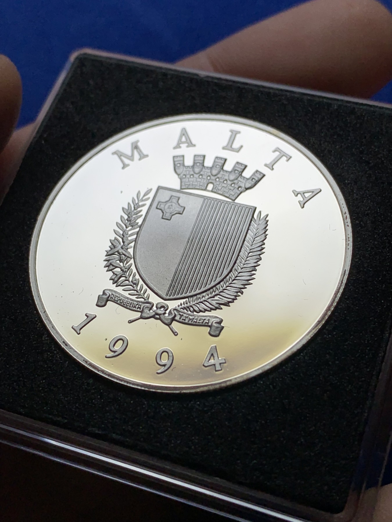 《竞宝斋》第221场-周日，周一 2场 (全场包邮) 马耳他1994年瓦莱塔战船精制银币-5元(1盎司，书价150美金)