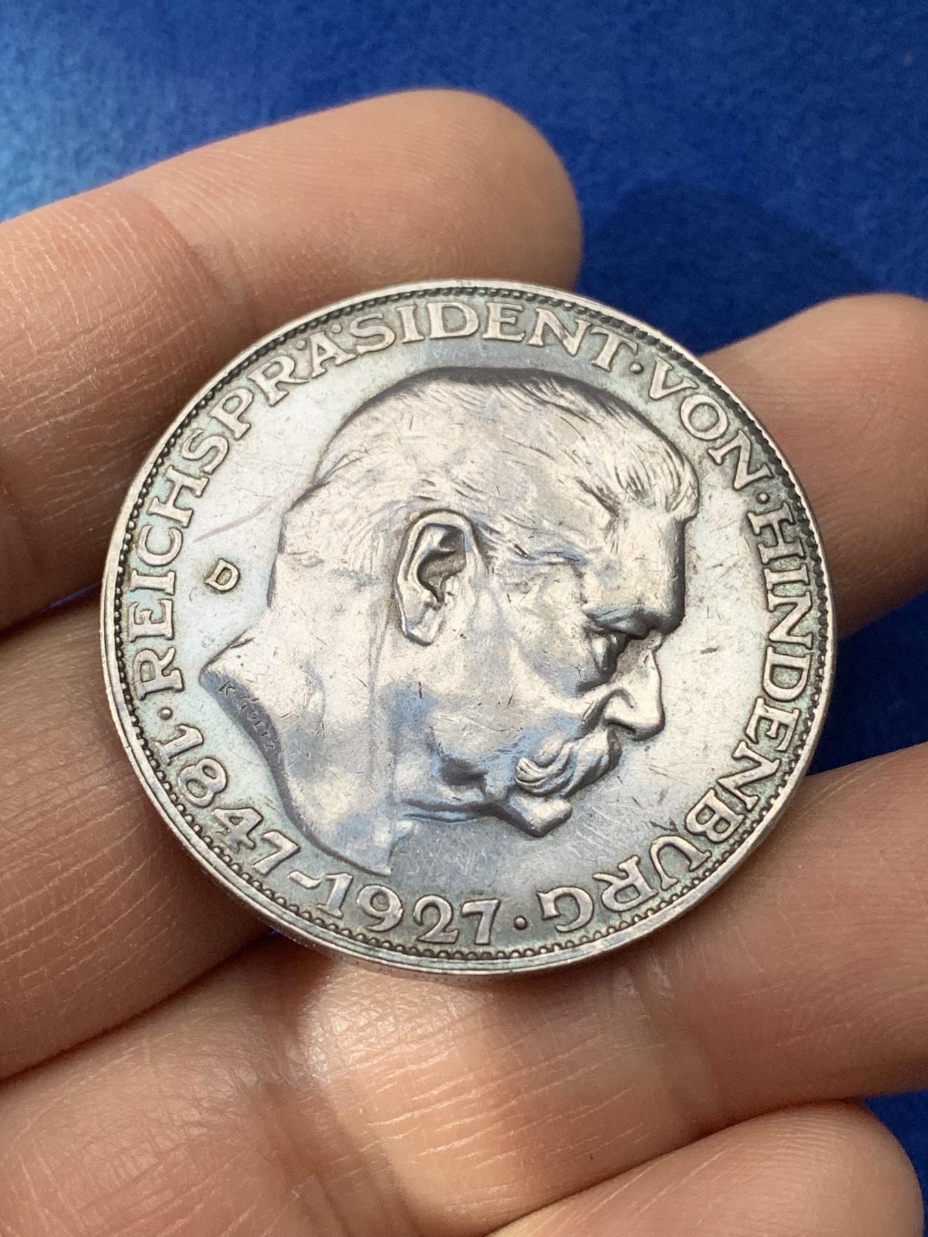 《竞宝斋》第221场-周日，周一 2场 (全场包邮) 德国卡尔.哥茨1927年兴登堡总统80大寿5马克银币 币形章