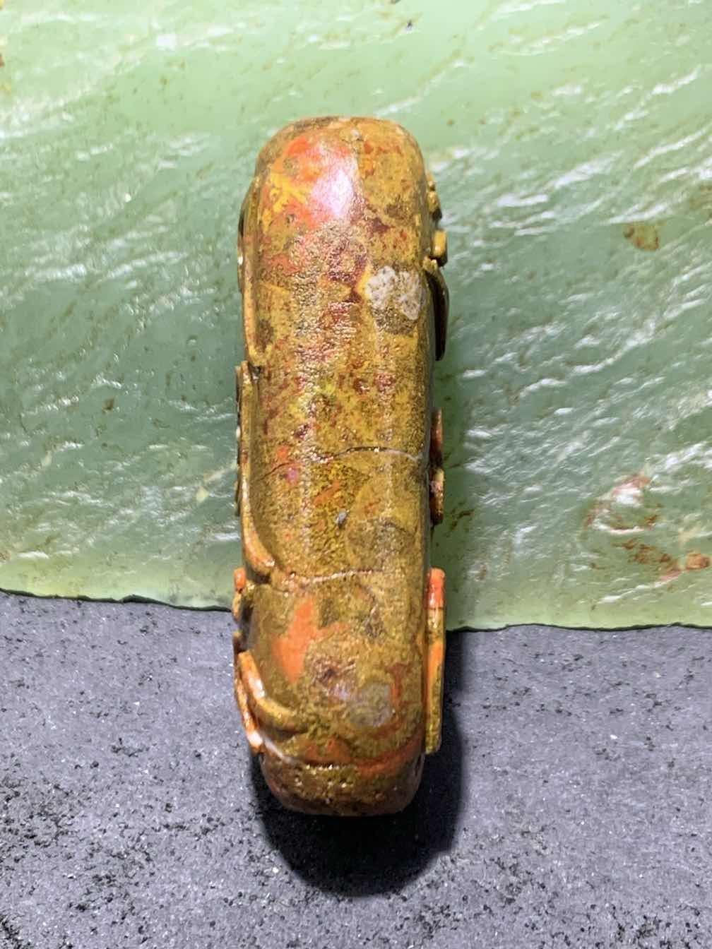 精美亚光草花纹原皮战国红玛瑙手工俏色巧雕六字箴言大勒子一颗！