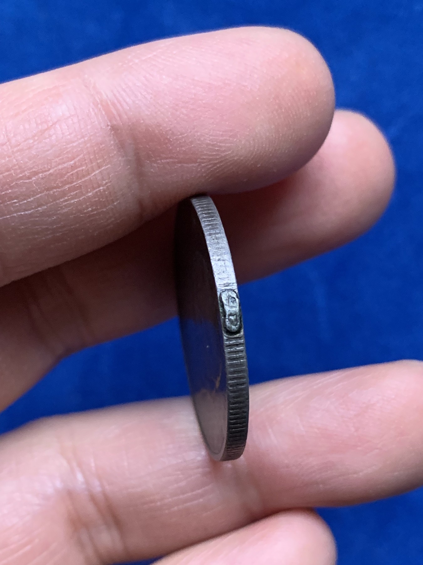 《竞宝斋》第221场-周日，周一 2场 (全场包邮) 德国1902橄榄枝巴登2马克银币 最上方有焊接项链痕迹