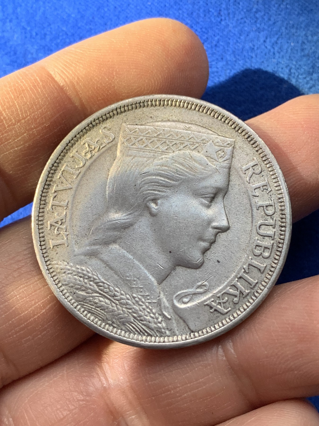 《竞宝斋》第221场-周日，周一 2场 (全场包邮) 拉脱维亚1931年5拉特谷物女神银币