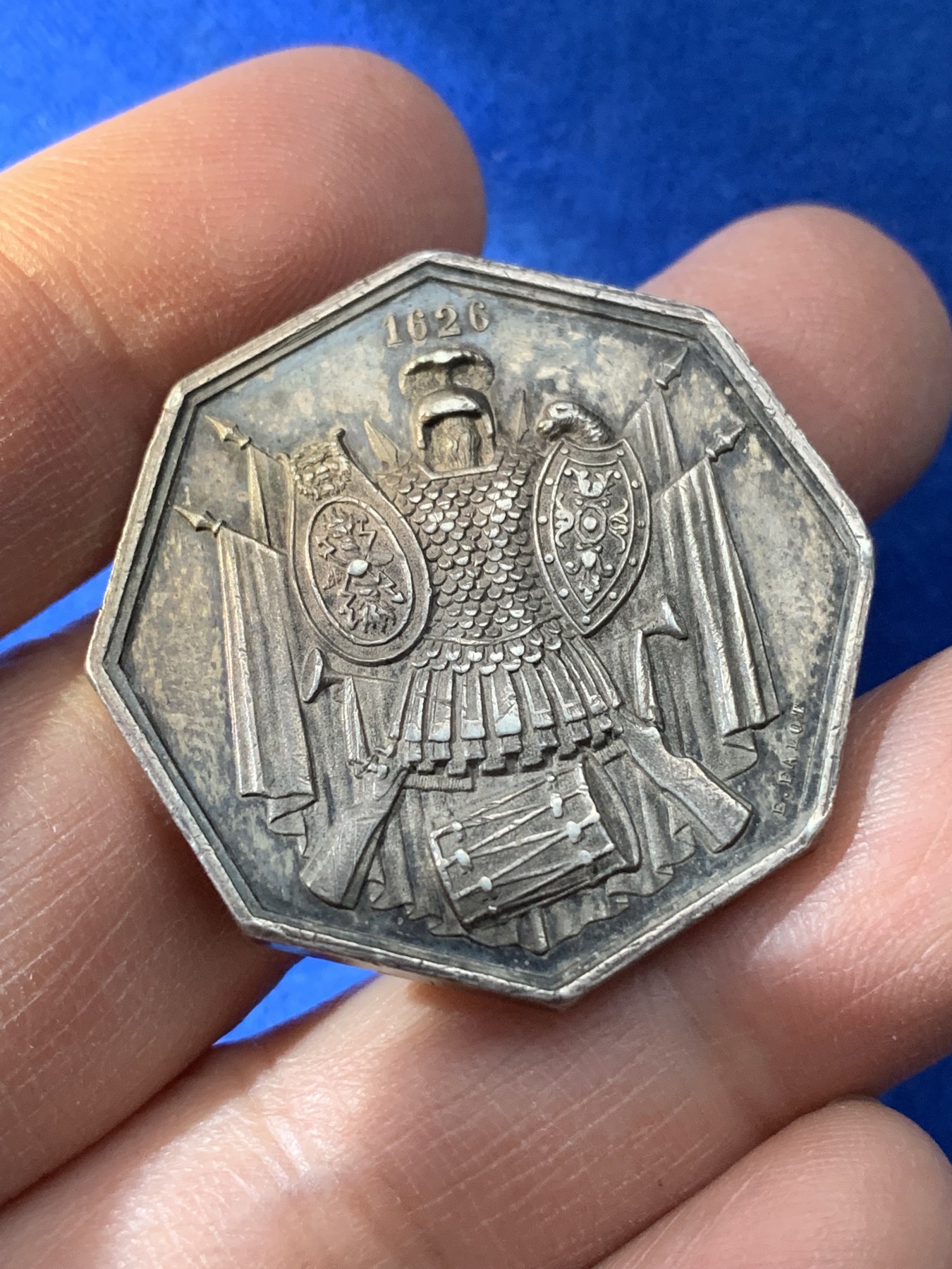 《竞宝斋》第221场-周日，周一 2场 (全场包邮) 法国步枪协会银章 稀有八角银质代币 33.7毫米 22.5克 边铭丰饶角1argent 盔甲粒粒可见