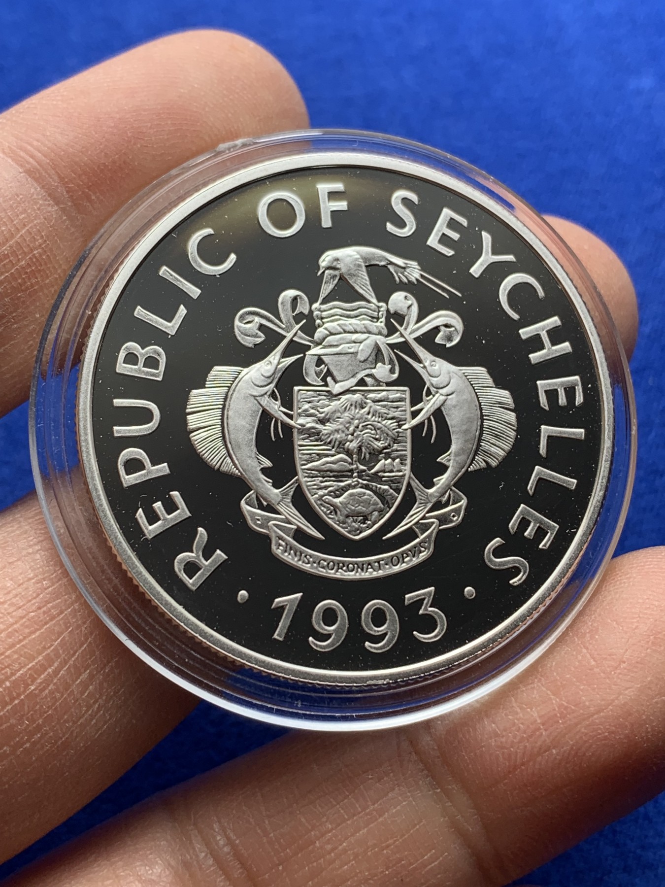 《竞宝斋》第221场-周日，周一 2场 (全场包邮) 塞舌尔群岛1993年伊丽莎白二世登基40周年精制纪念银币-25卢比 (1盎司)