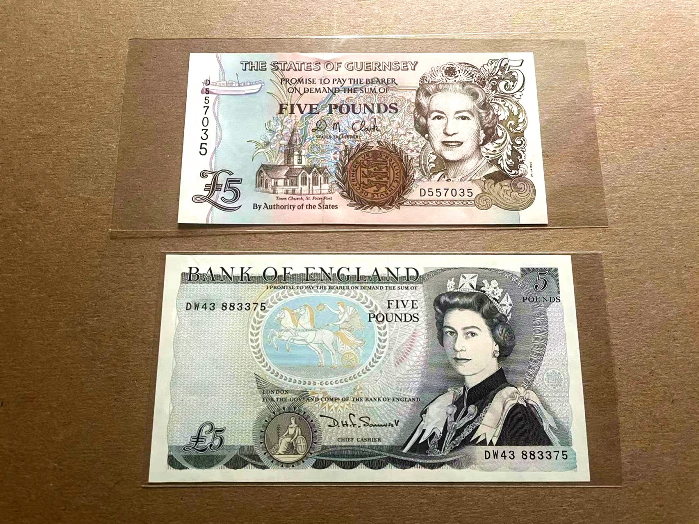 【Blue Auction】✨世界纸币精拍第401期【精】 【一组2张】根西 5镑女王 全新UNC&英国 D序列5镑 UNC-